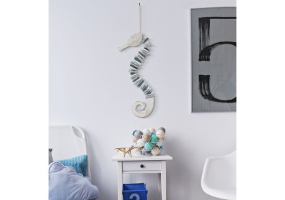 Hippocampe couleur à suspendre – Décoration marine originale (22 x 6 x 55 cm)