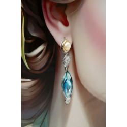 Tela laccata fantasia A – Esplosione creativa sul muro (72 x 4 x 102 cm)