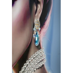 **Italiano:**

Quadro su tela laccata Isabel B – Raffinatezza contemporanea (72 x 4 x 102 cm)