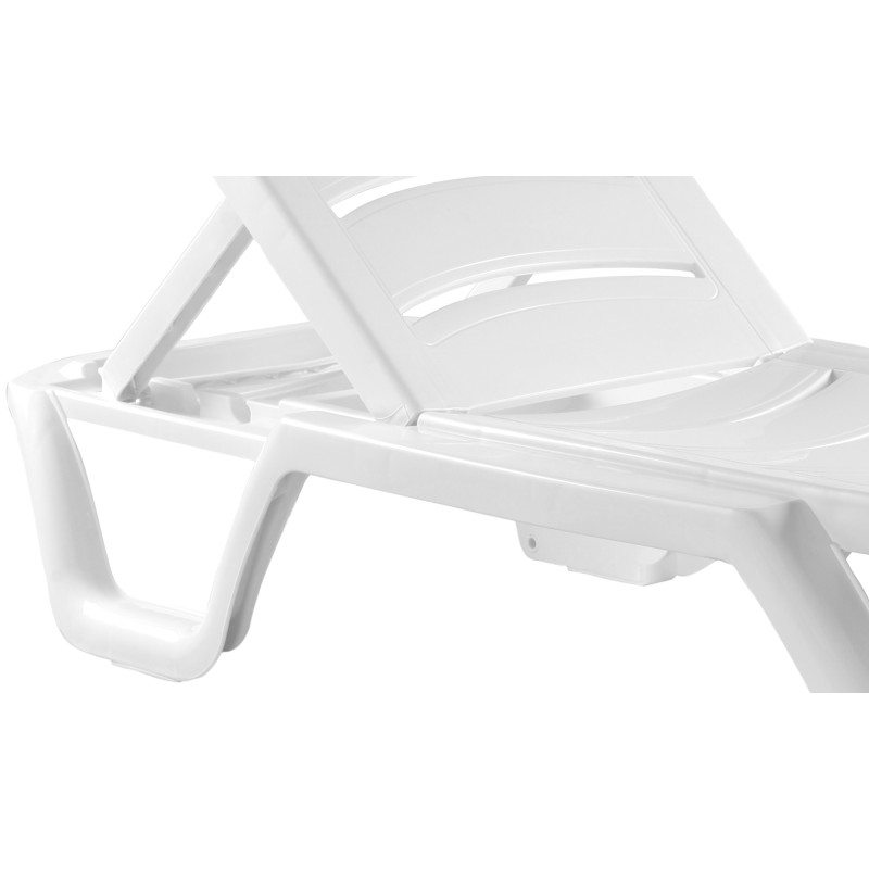 Ensemble de 10 chaises longues blanches des Bahamas