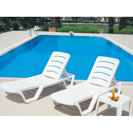 Ensemble de 4 chaises longues blanches des Bahamas