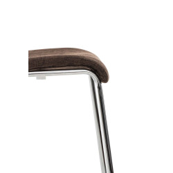 Banqueta de bar Hoover, estofada em tecido, com estrutura de 4 pés, cromada, marrom