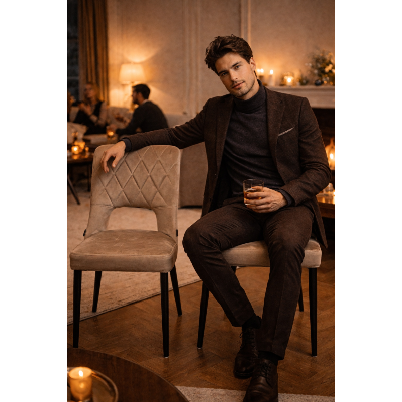 Sedia Bruxelles in Velluto Beige Sabbia Trapuntata – Gambe in Metallo Nero