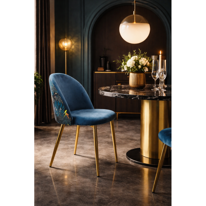 Silla de diseño en terciopelo azul pato con patas de metal dorado – Estilo exótico chic