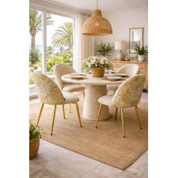 Cadeira de design em veludo bege champanhe com motivo tropical e pés em metal dourado – Elegância solar