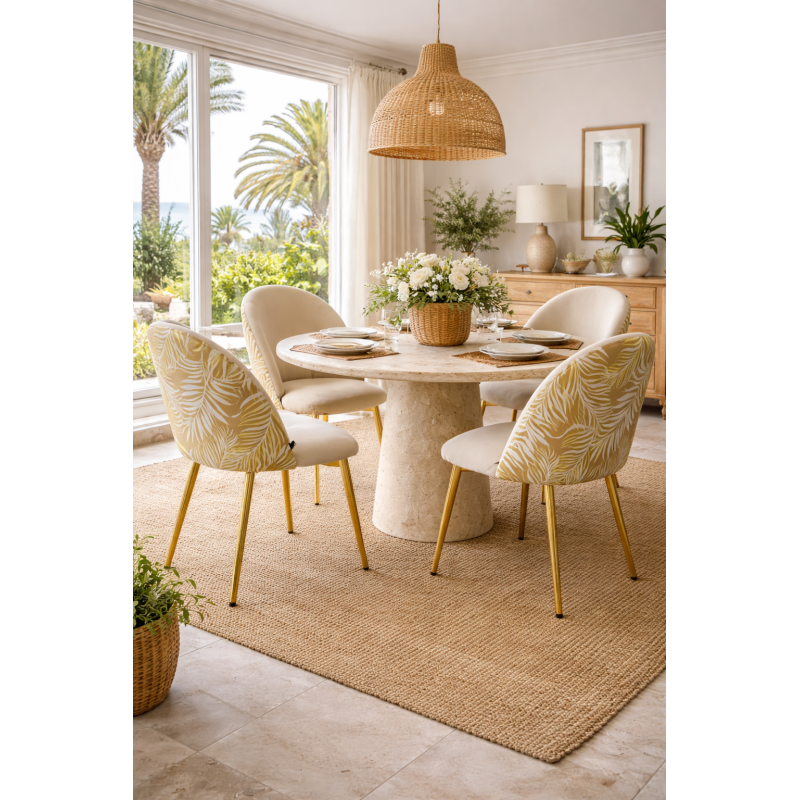 Chaise design en velours beige champagne motif tropical et pieds métal doré – Élégance solaire