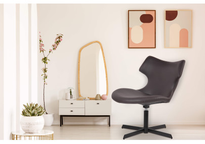 Sedia da lounge Welland in similpelle marrone