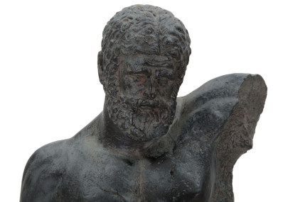 Sculpture d’Homme Antique, Gardien des Âmes d’Acier – CM 26X22X57,5