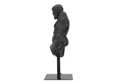 Sculpture d’Homme Antique, Gardien des Âmes d’Acier – CM 26X22X57,5