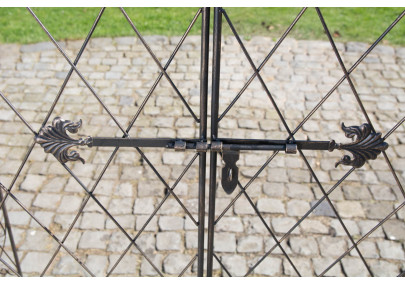 Arco de Jardín con Puerta Melissa Bronce